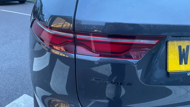 Jaguar F-Pace 2.0 P400e R-Dynamic SE 5dr Auto AWD Estate